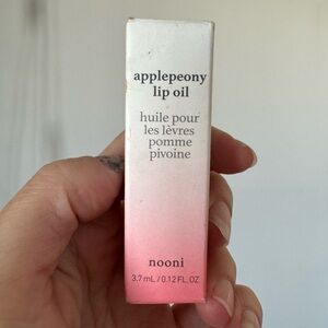 Applepeony Lip Oil - peachy - used once for swatch